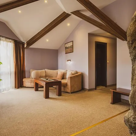 Hotel Хотел Том И Нези Класик