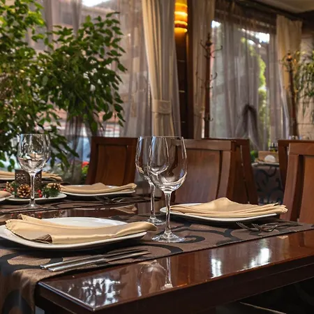Hotel Хотел Том И Нези Класик 3*