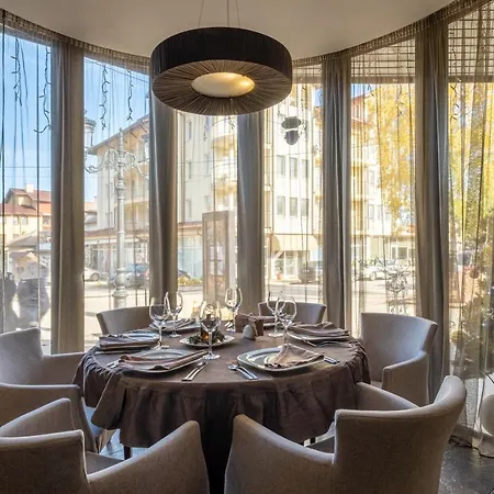 Хотел Том И Нези Класик Hotel Velingrad